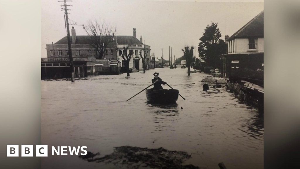 Great North Sea flood of January 1953 remembered - BBC News