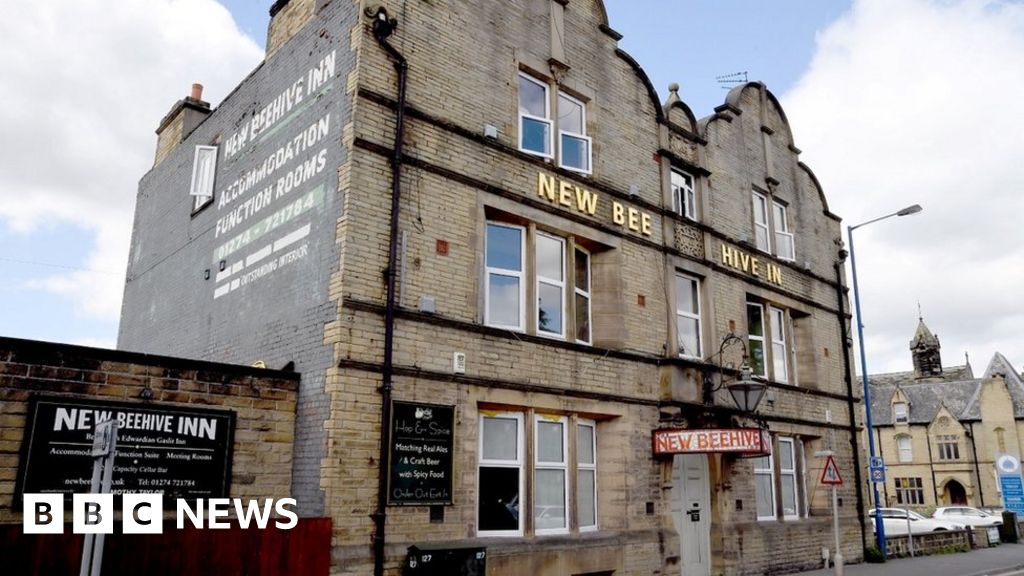 Bradford New Beehive pub to be converted despite heritage row - BBC News