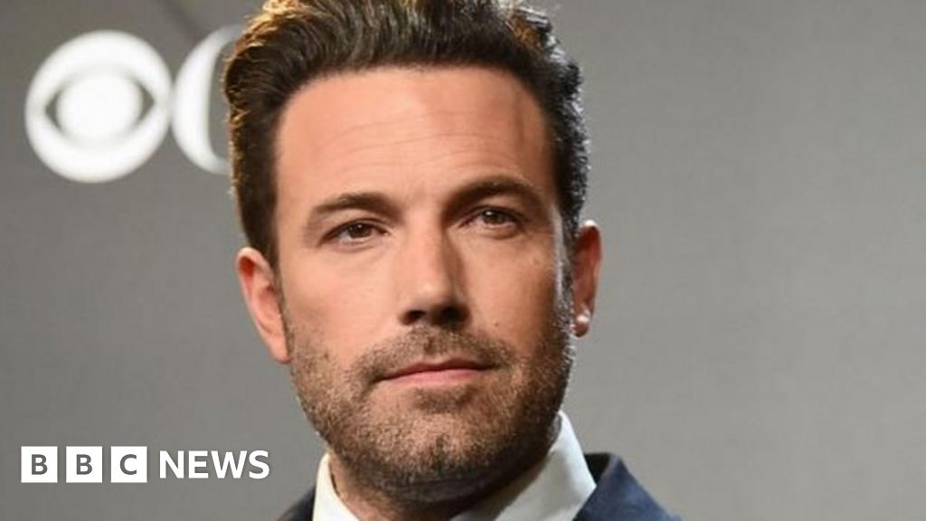 Ben Affleck slavery row leads to TV show suspension BBC News(01)
