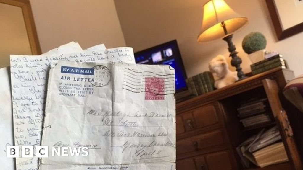 Mystery of 60-year-old love letters found in cabinet - BBC News