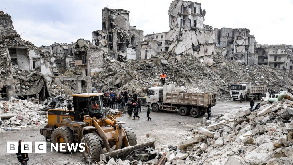Syria building collapse kills 11