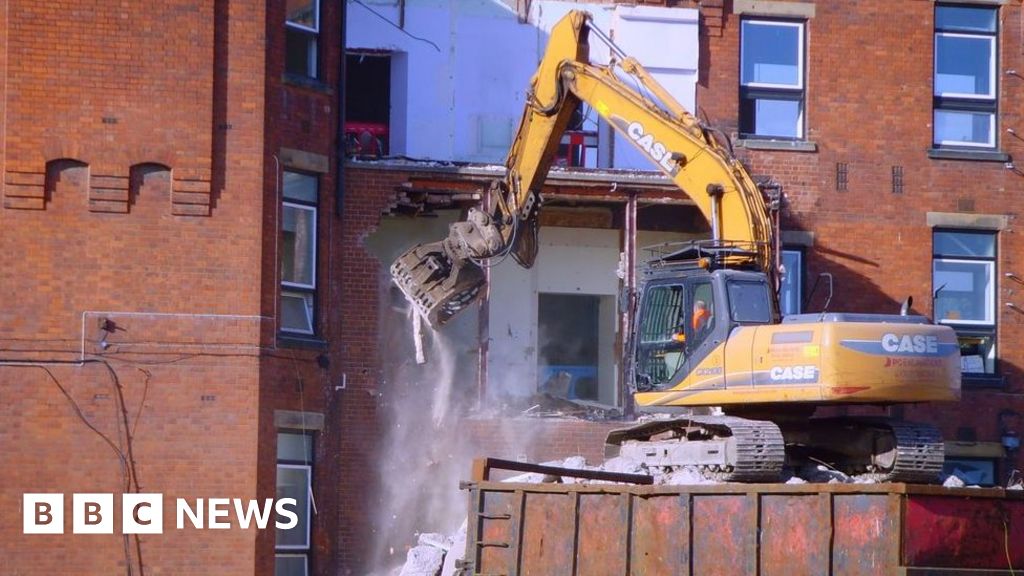 Historic Hull Hospital Building Demolished For Helipad - Bbc News