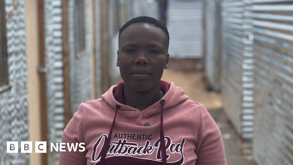 Оцелелите от пожара в Усиндисо в Йоханесбург живеят в опасни колиби в Южна Африка