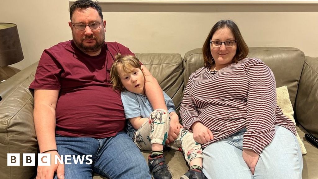 Image for article: Girl, 8, benefits from world-first brain surgery Image