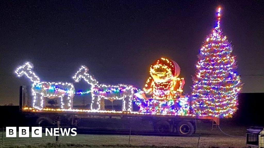 Presque Island Christmas In The County 2022 Kibworth Christmas Bale Sculpture Raises Money For The Air Ambulance - Bbc  News