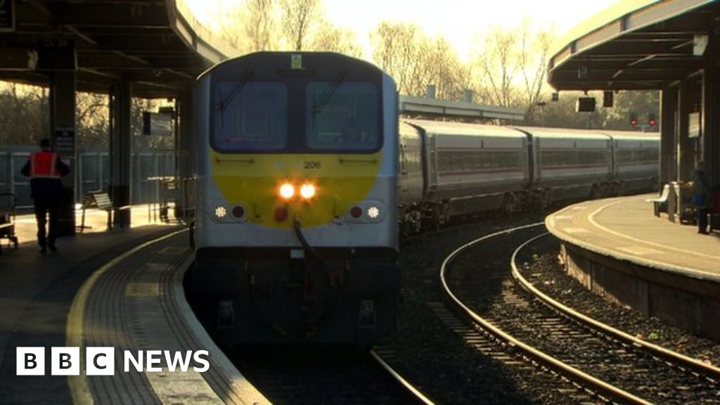 concern-at-belfast-dublin-train-timetable-changes-bbc-news