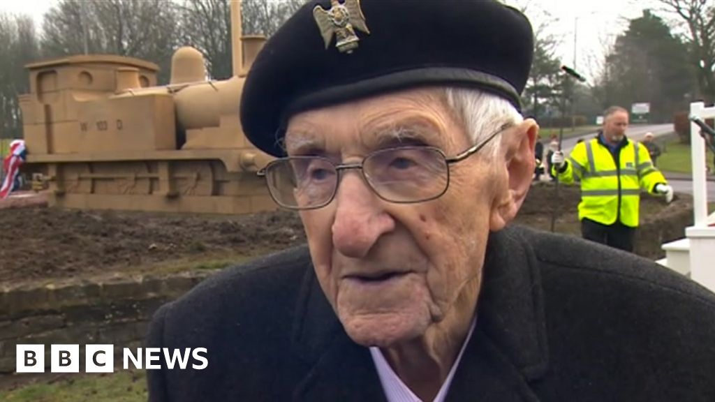 Catterick Garrison Veteran unveils WW1 memorial on 100th birthday