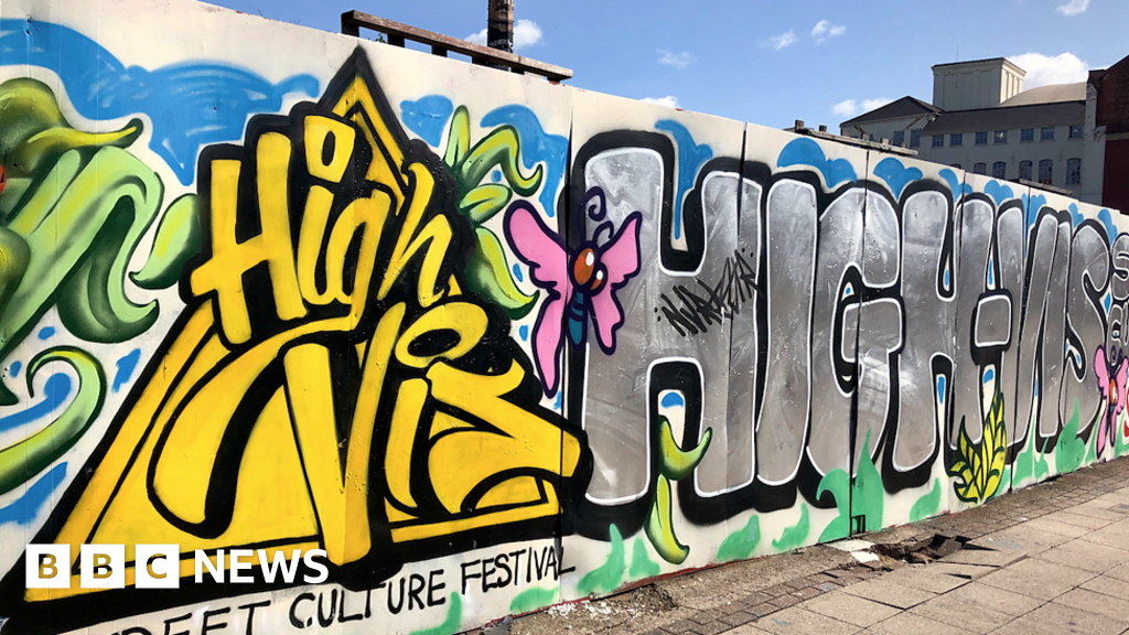 Birmingham street art challenges views on graffiti - BBC News