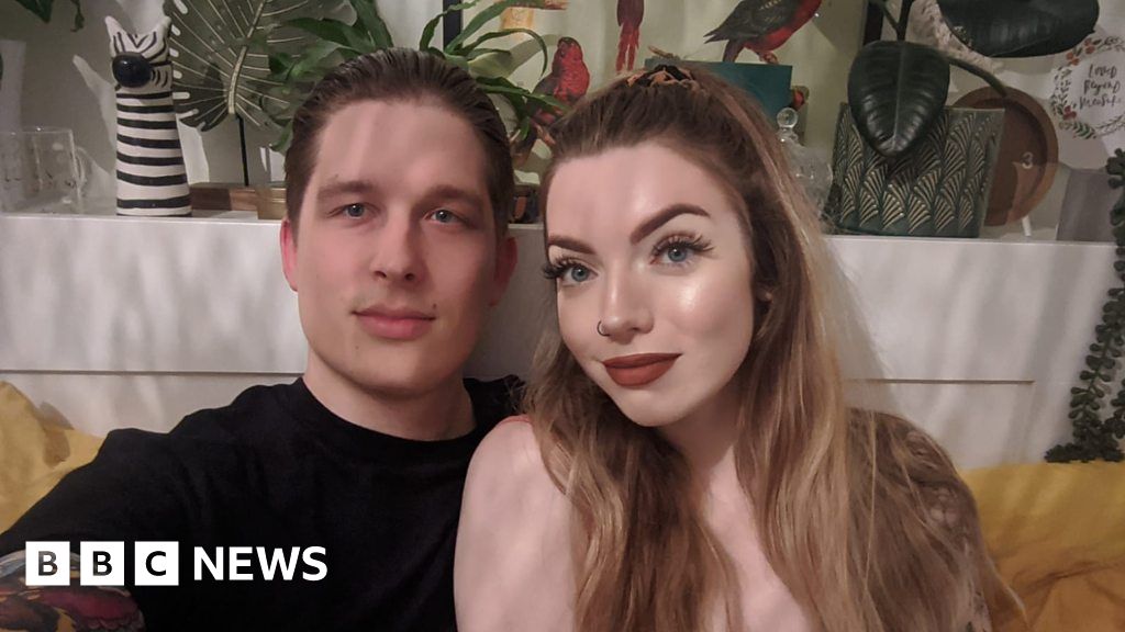 Coronavirus: Couple explain how lockdown brought them together - BBC News