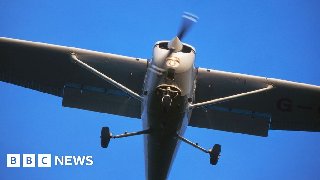 Trainee pilot lands plane safely after instructor passes out