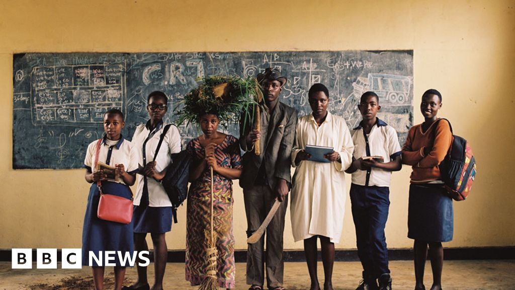 Coronavirus: Rwandan radio stars spread the hygiene message