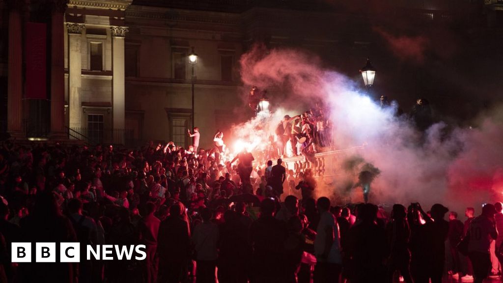 Man stabbed in Trafalgar Square as Algeria fans celebrate
