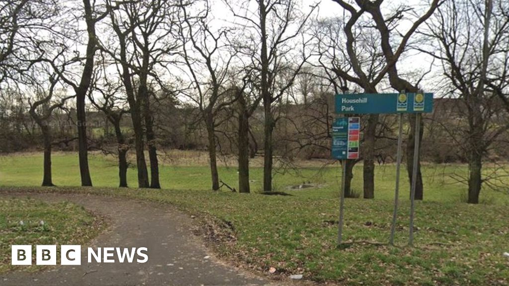 Body of man found after Pollokshields tenement fire - BBC News