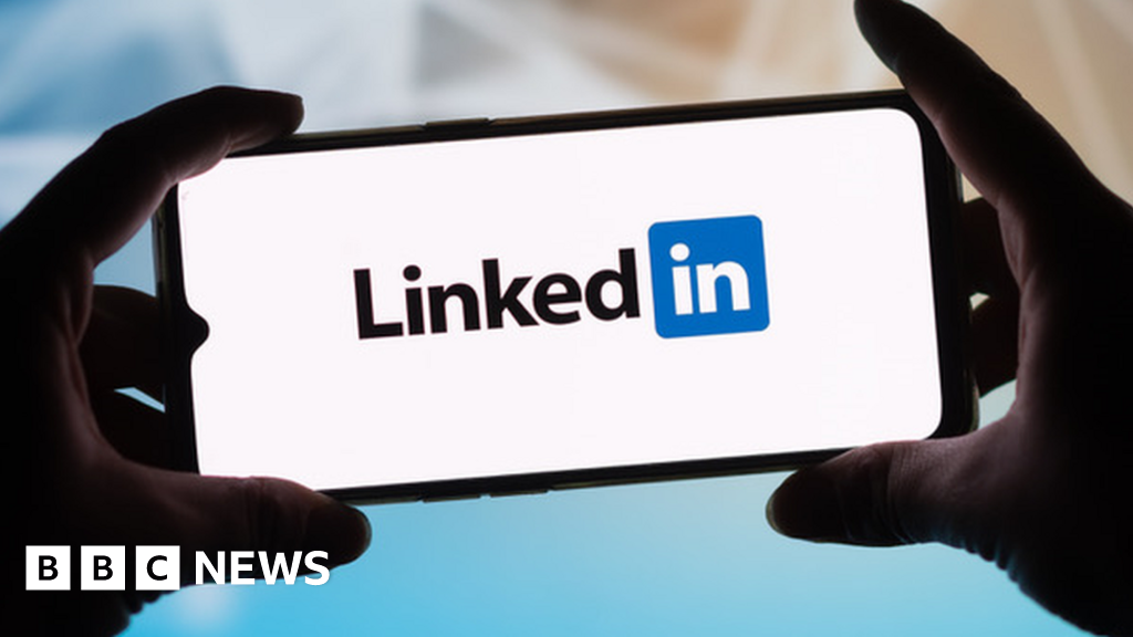 Microsoft shutting down LinkedIn in China