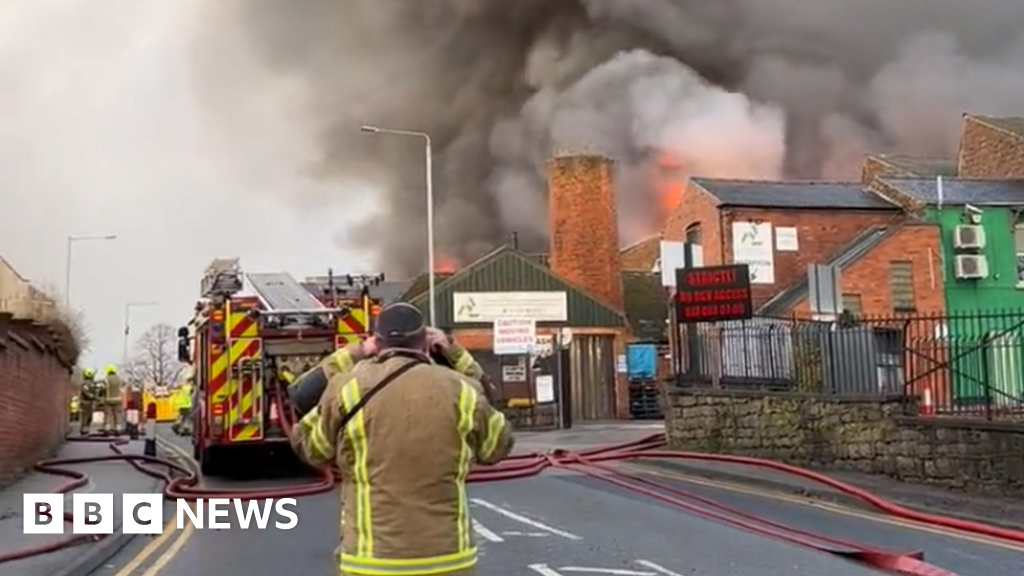 Mansfield: Homes evacuated after fire at industrial site – NewsEverything England