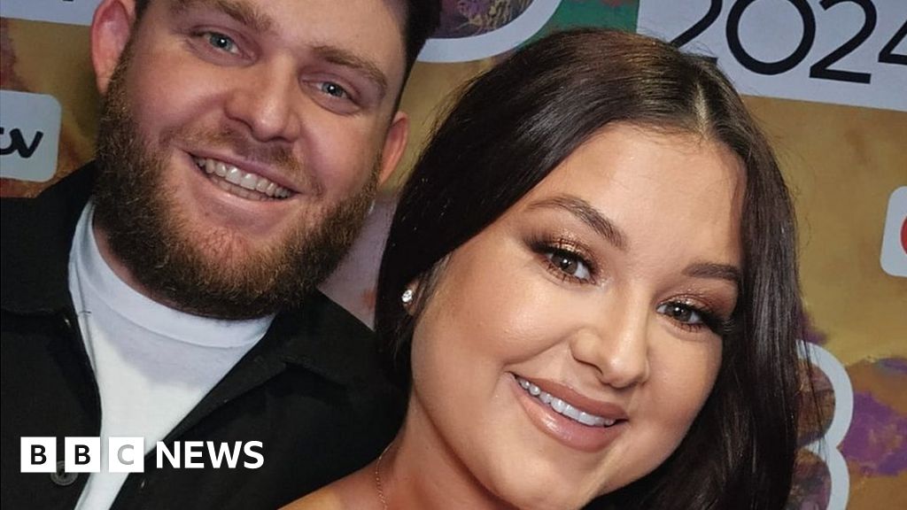 Engaged couple replace Greg James at Brit Awards