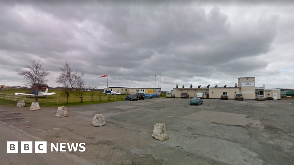 Dunkeswell glider pilot 'could see parachutist's face' in nearmiss