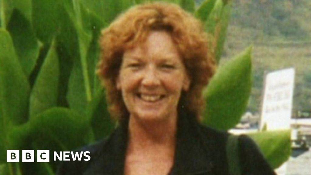 Susan Norman landslide death: Council 'should have known of risk' - BBC