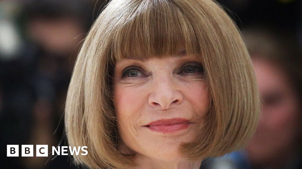 Vogue editor Anna Wintour made a dame at Palace ceremony - BBC News