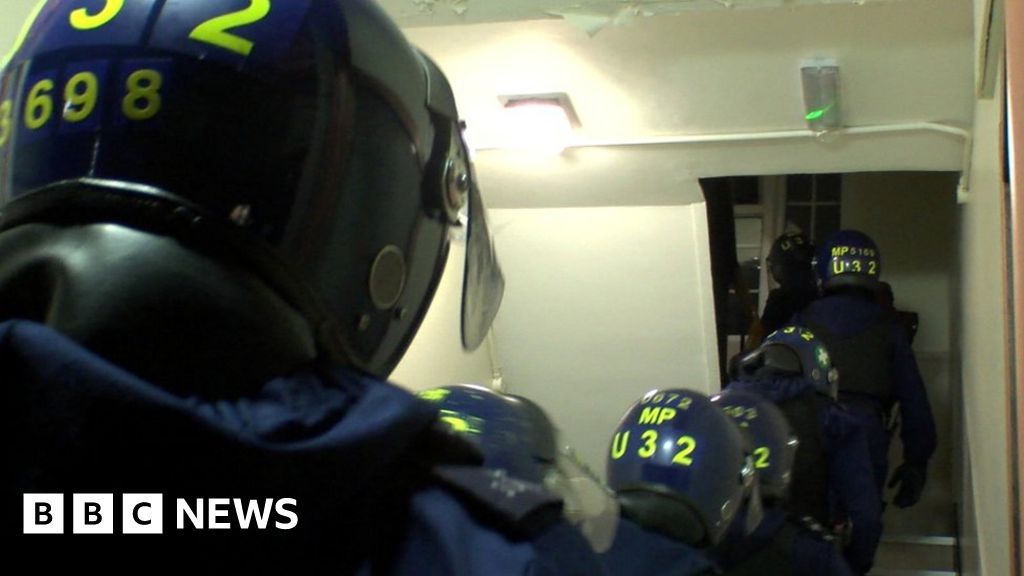 Seventeen arrested in human trafficking raids in London - BBC News