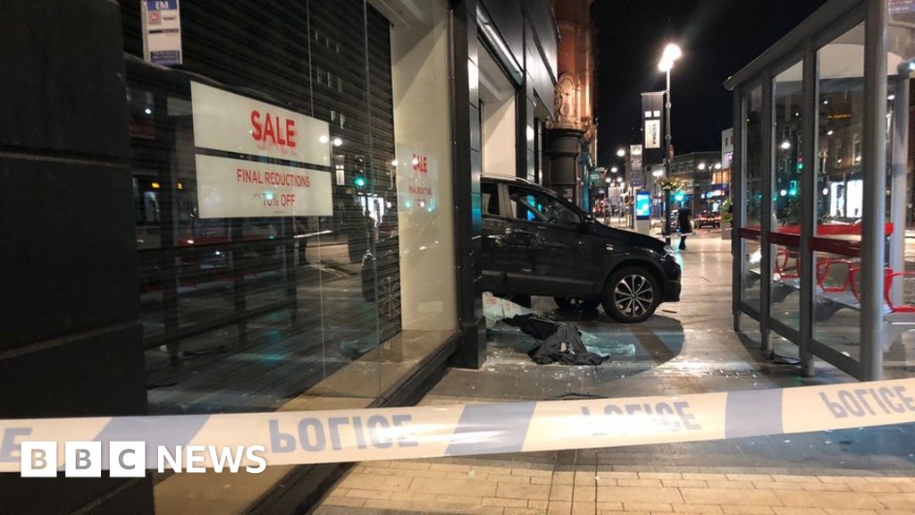 Louis Vuitton shop in Leeds suffers second ram-raid - BBC News