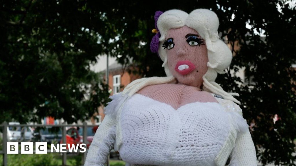 Cosby Yarn Bomb Hundreds take part in 'stunning' yarn bomb display