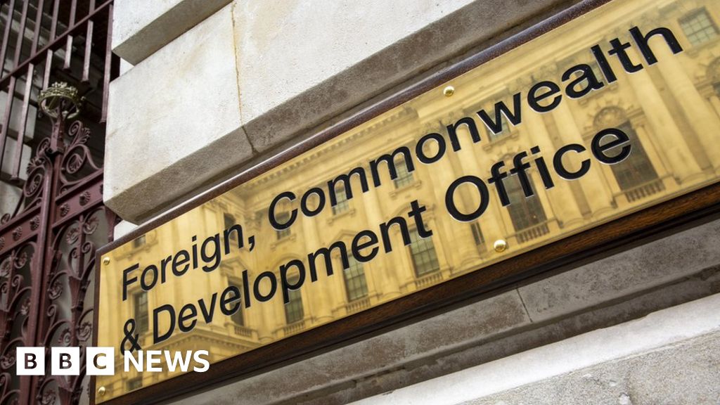 Foreign Office: Minister denies 10% staff cuts by the spring