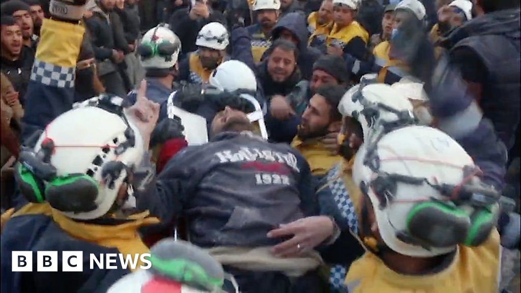 Crowds erupt as family rescued from rubble in Syria