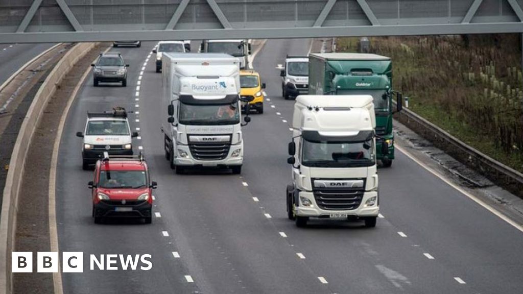 Lincolnshire Police Use Unmarked HGV To Spot Driving Offences - BBC News