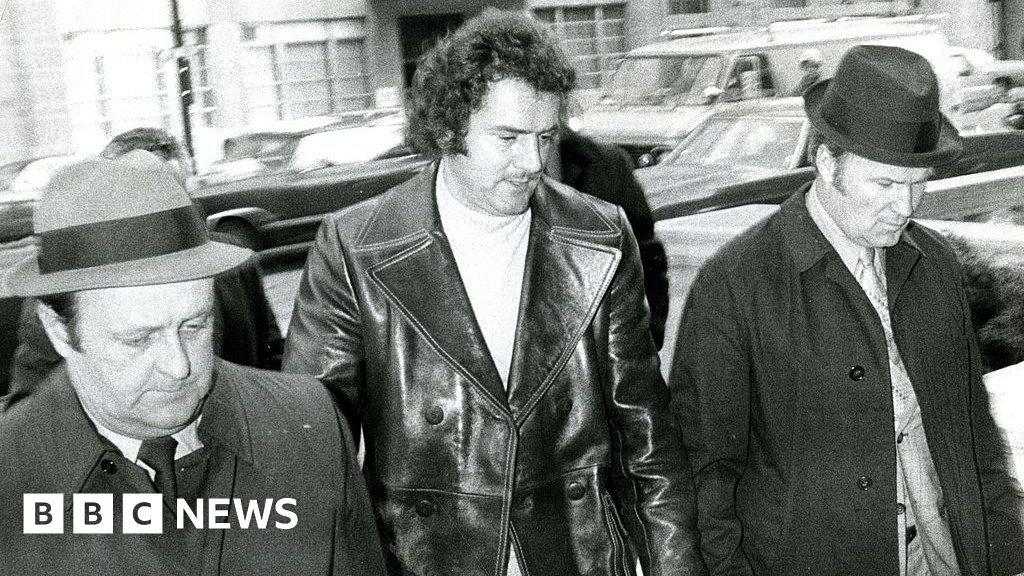 Frank Salemme: Former mafia boss dies in prison at 89 BBC News
