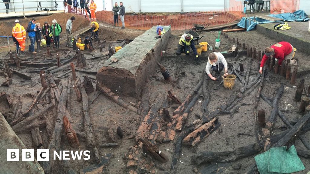 Bronze Age Houses Uncovered In Cambridgeshire Are Britain's 'Pompeii ...