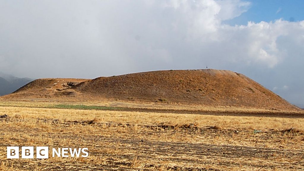 Museum of Lost Objects Tell of Qarqur BBC News