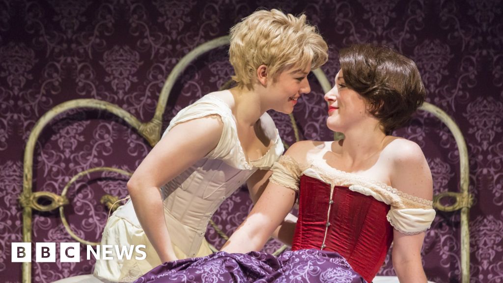 Lesbian Love Story Tipping The Velvet Earns Strong Reviews