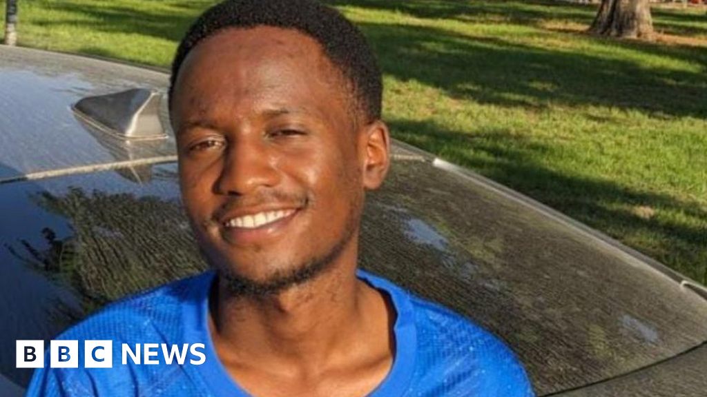 A Танзанийски студент за който първоначално беше съобщено че е
