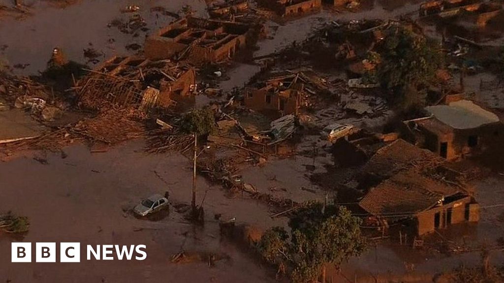 Brazil dam burst engulfs homes in Minas Gerais - BBC News