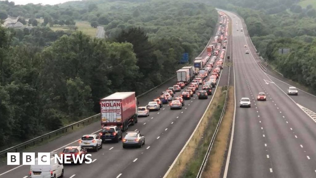 Woman dies in M4 car crash between Porthcawl and Margam