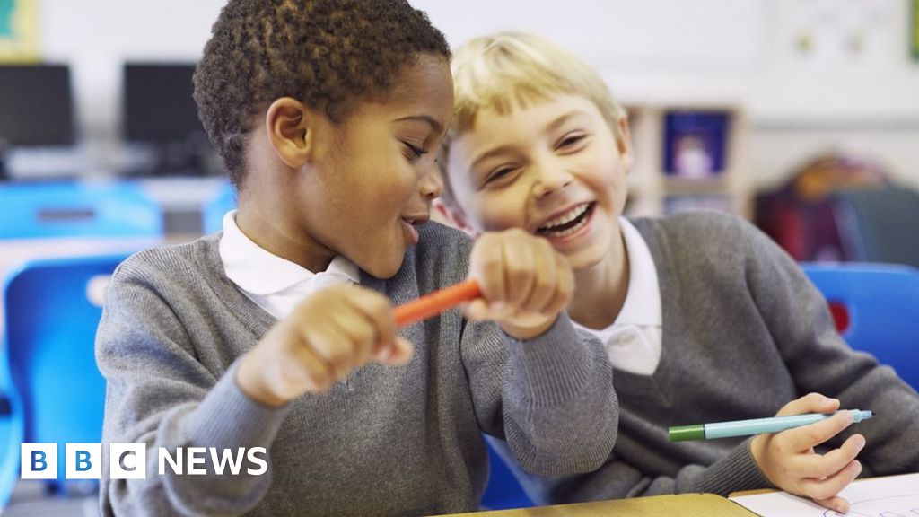 England schools set for minimum week length in new rules