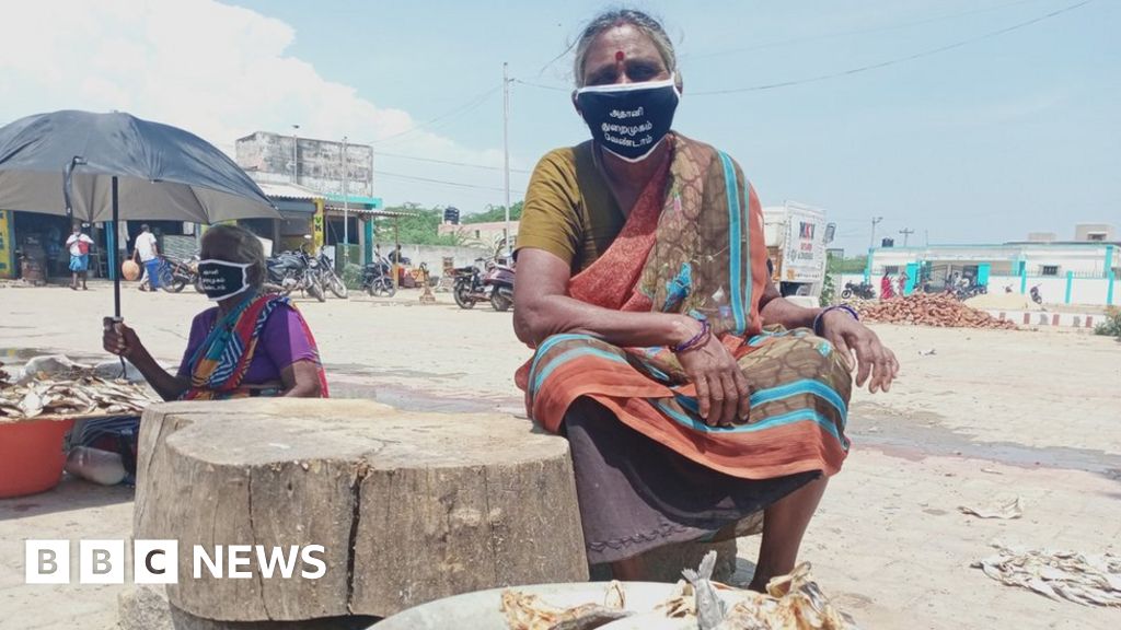 Хиляди селяни в южния индийски щат Тамил Наду се борят