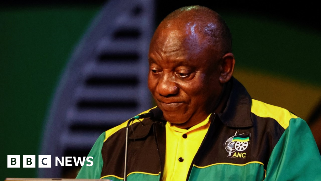 ANC conference: SA President Ramaphosa struggles to stop hecklers in own party
