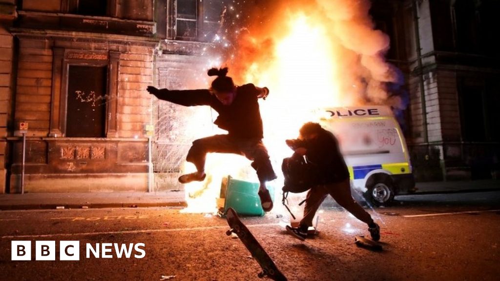 Bristol protest: Police attacked as 'Kill the Bill' demo turns violent