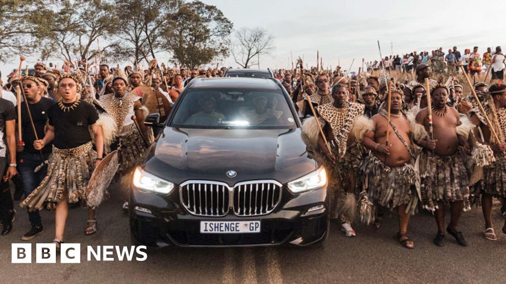 Погребение на Бутелези: Южноафриканците обсъждат наследството на разногласния лидер на зулу