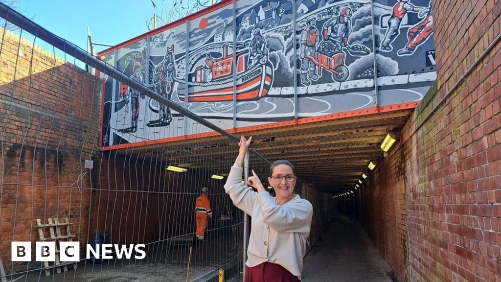 Swindon mural celebrating 'fascinating' canal history unveiled - BBC News