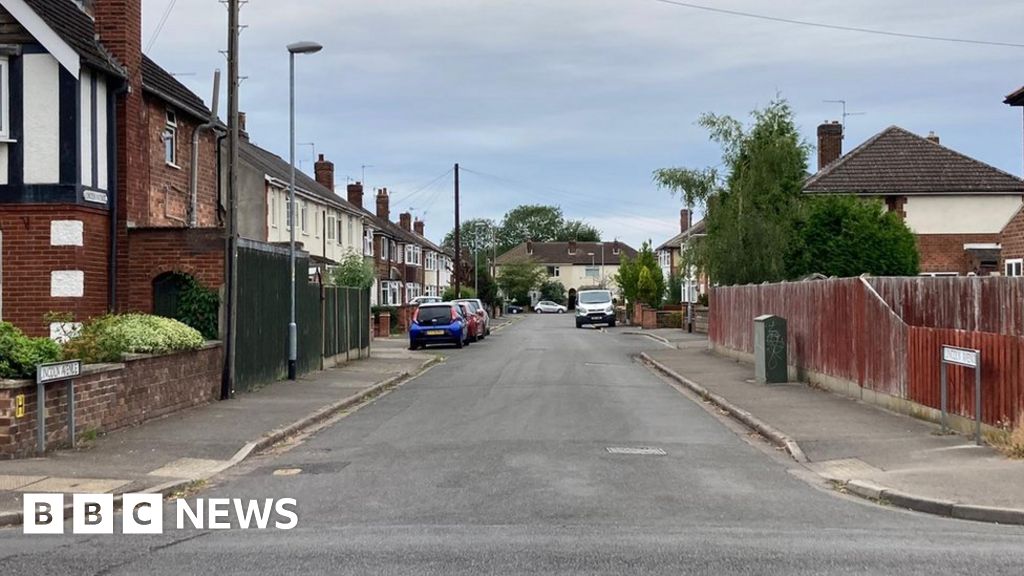 Lincoln: Two arrested after toddler falls from window - BBC News