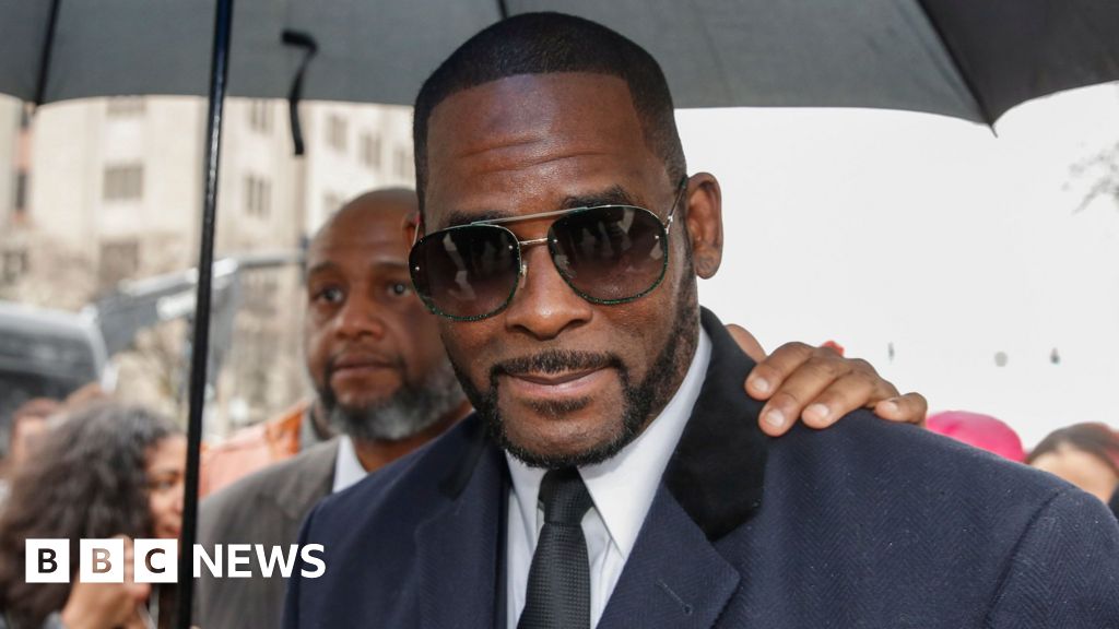 R Kelly Facing 11 More Sex Crime Charges Bbc News 