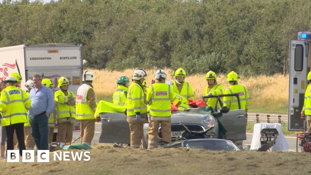 Man hurt in crash between van and car on A1 in East Lothian BBC News