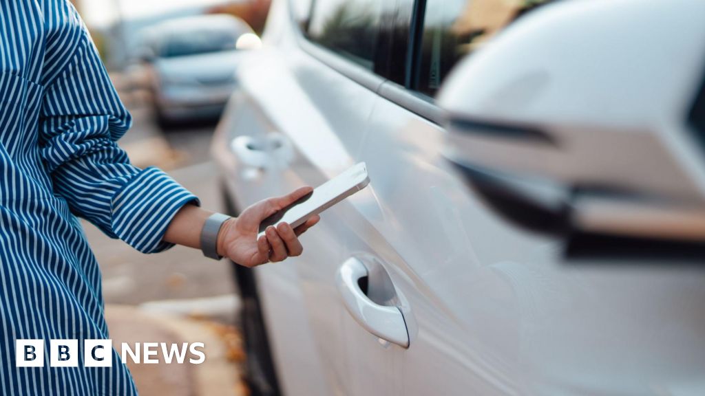 Wolverhampton taxi passengers can check driver's licence on phone