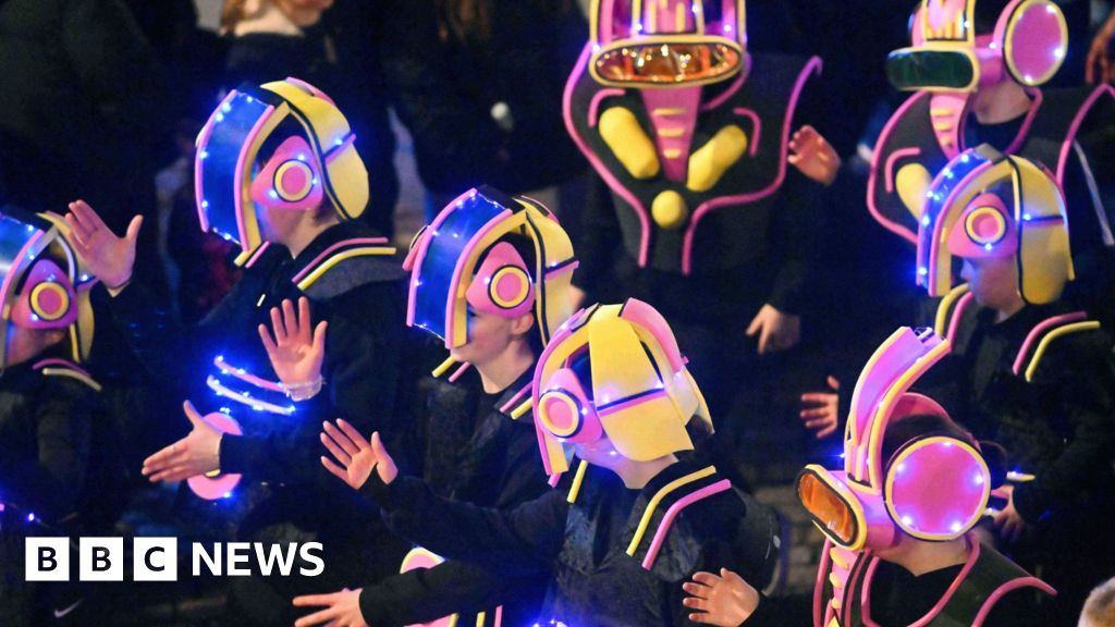 Big Burns Supper opens with huge carnival lining Dumfries centre