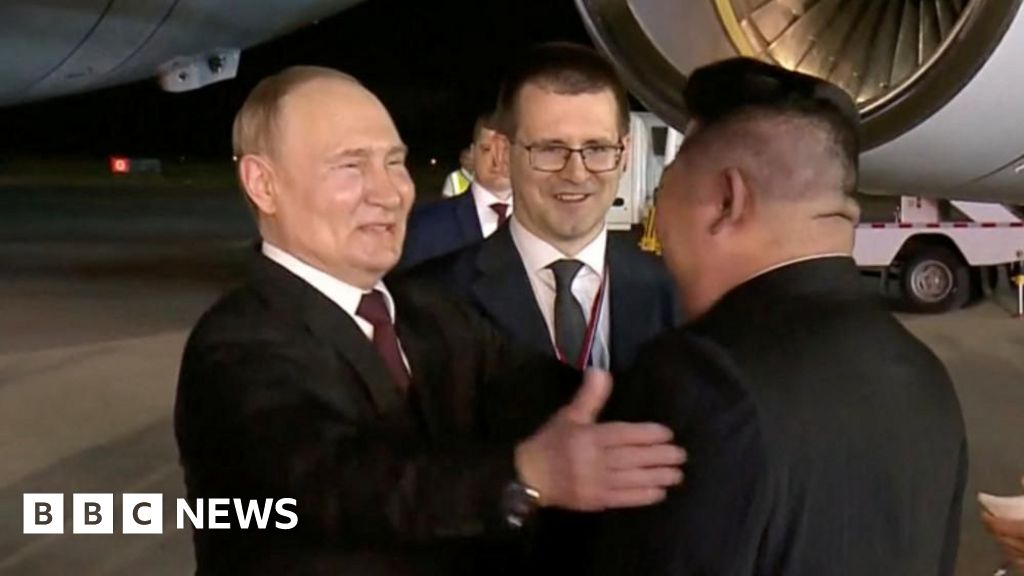Руският президент Владимир Путин пристигна в Северна Корея на червен