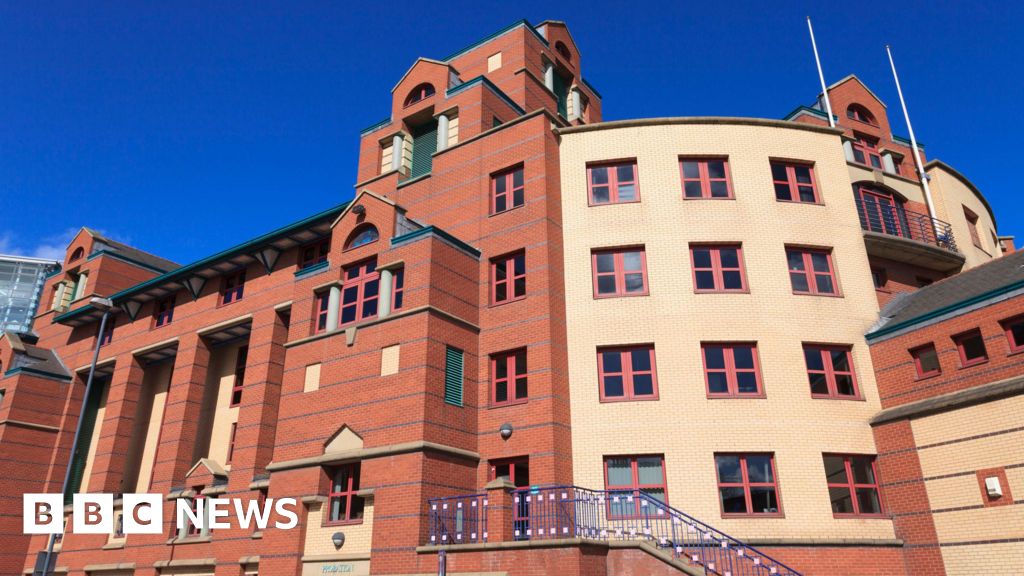 bbc.co.uk - Steve Jones - Man who stuffed Quran down Leeds hospital toilet vapes in court