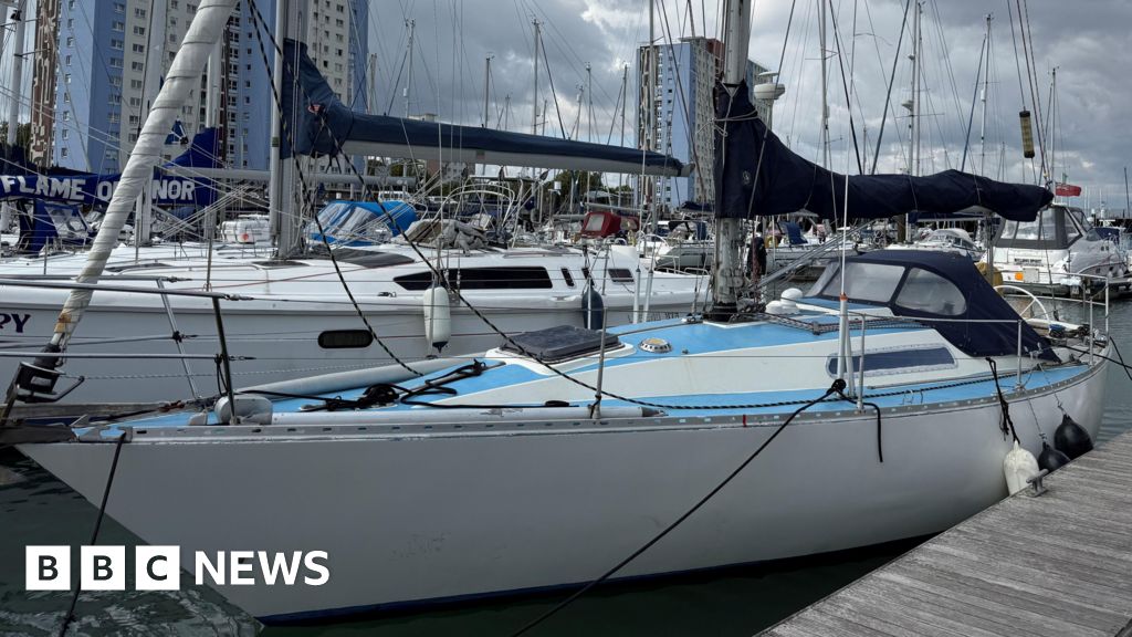Seven Arrested After Yacht Carrying Suspected Migrants Intercepted Off Isle of Wight